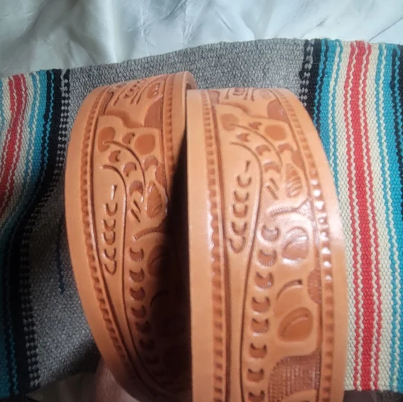 Vintage Like New Tooled Western Belt 38 - Picture 6 of 7
